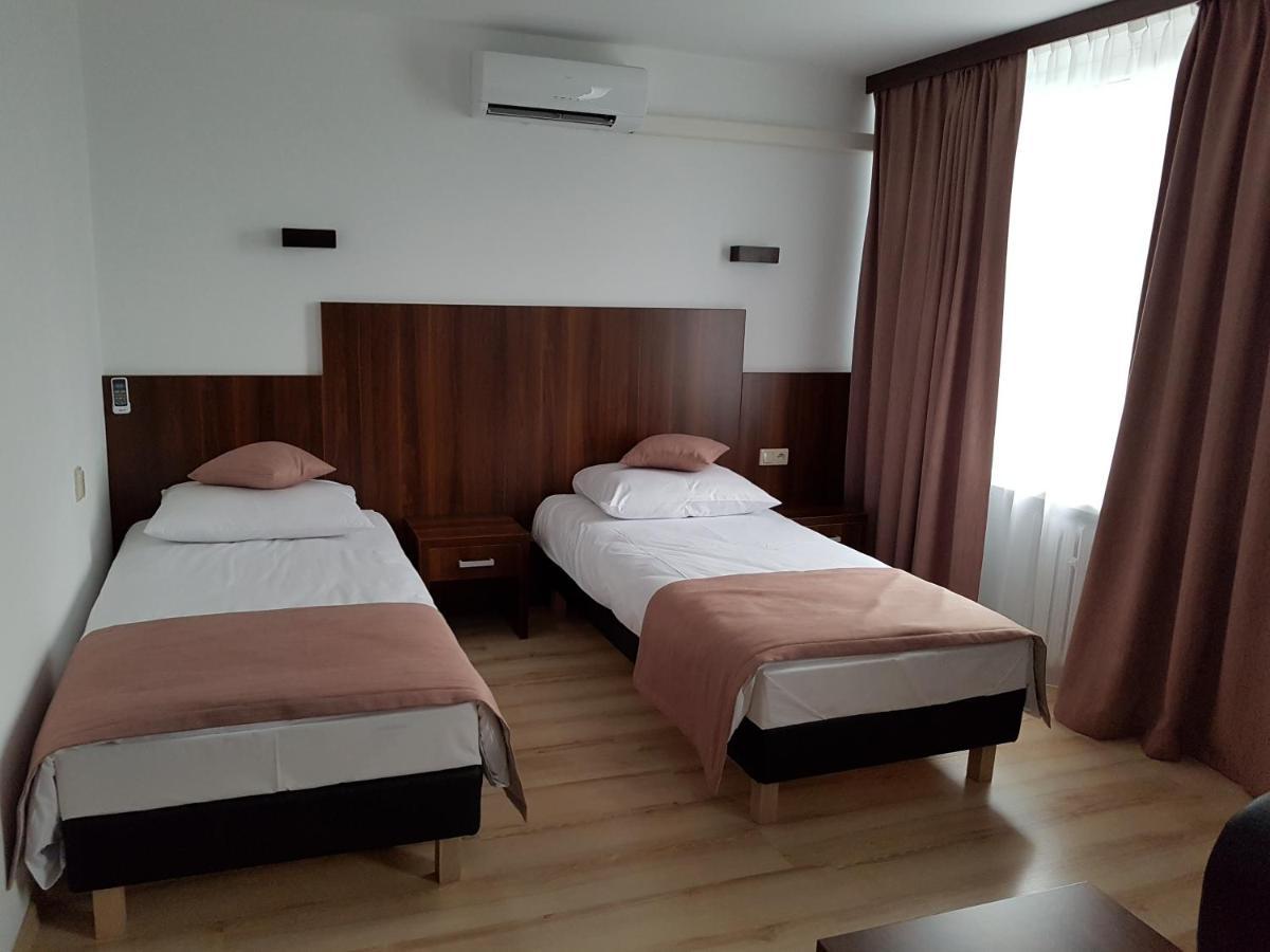 Pod Kominem Pokoje I Apartamenty Brzezie  Exterior foto